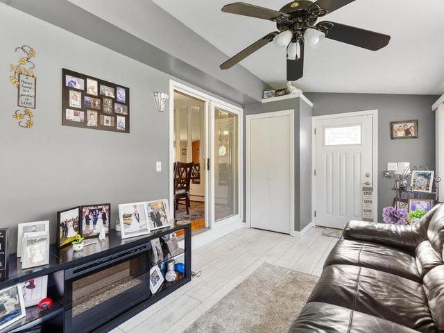 4 Sprague Circle, Johnston, RI 02919