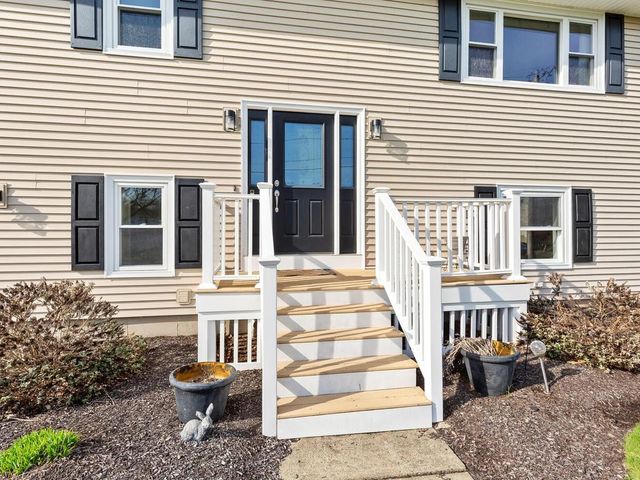 4 Sprague Circle, Johnston, RI 02919