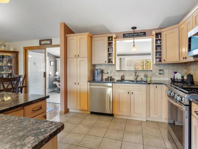 4 Sprague Circle, Johnston, RI 02919