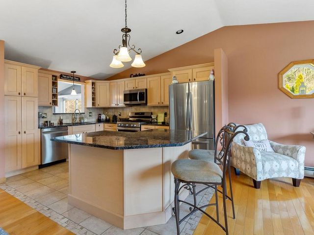 4 Sprague Circle, Johnston, RI 02919