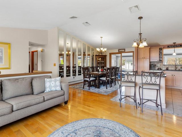 4 Sprague Circle, Johnston, RI 02919