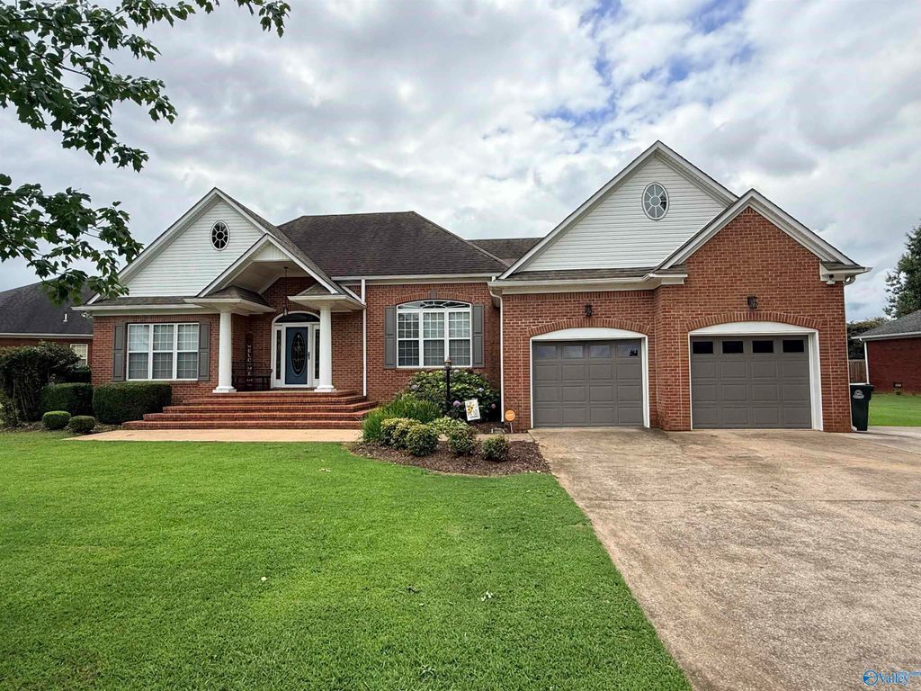 17868 Clearview Street, Athens, AL 35611