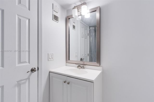 3527 NE 168th St 309, North Miami Beach, FL 33160