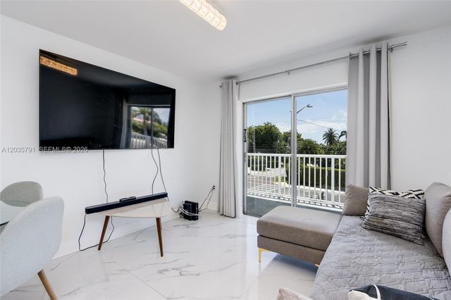 3527 NE 168th St 309, North Miami Beach, FL 33160