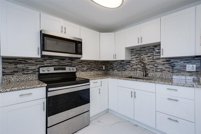 3527 NE 168th St 309, North Miami Beach, FL 33160