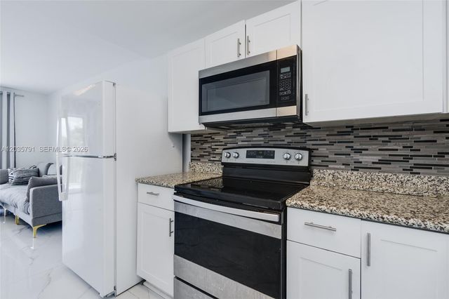 3527 NE 168th St 309, North Miami Beach, FL 33160