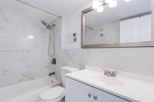 3527 NE 168th St 309, North Miami Beach, FL 33160
