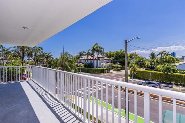 3527 NE 168th St 309, North Miami Beach, FL 33160