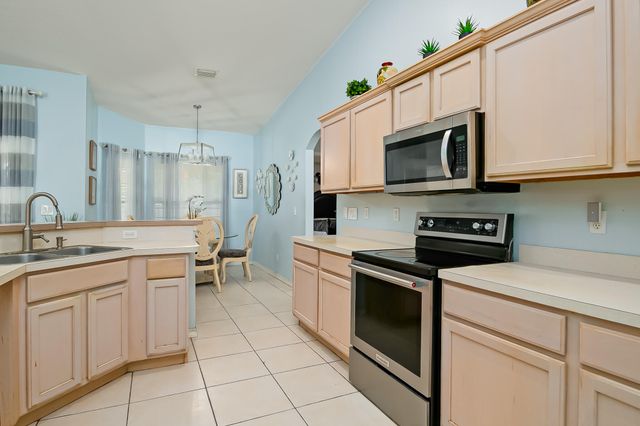 591 SE Chapman Avenue, Port St. Lucie, Port St Lucie, FL 34984