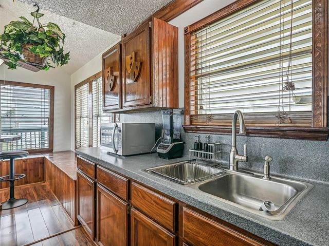 16510 Edward Teach Road, Jamaica Beach, TX 77554