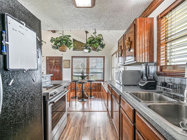 16510 Edward Teach Road, Jamaica Beach, TX 77554