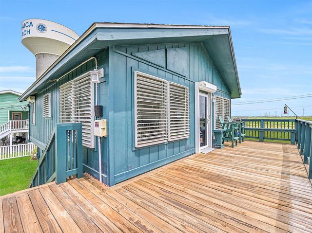 16510 Edward Teach Road, Jamaica Beach, TX 77554