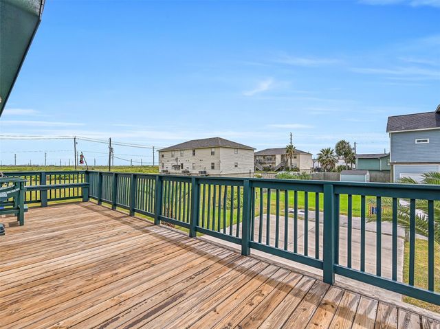 16510 Edward Teach Road, Jamaica Beach, TX 77554