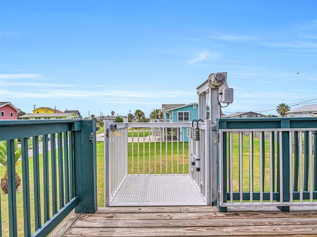 16510 Edward Teach Road, Jamaica Beach, TX 77554