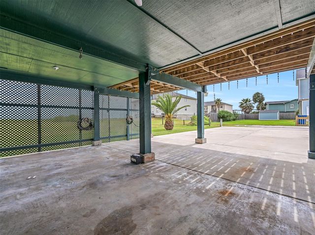 16510 Edward Teach Road, Jamaica Beach, TX 77554