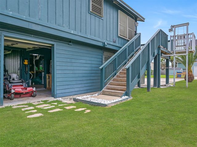 16510 Edward Teach Road, Jamaica Beach, TX 77554