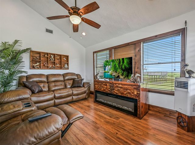 16510 Edward Teach Road, Jamaica Beach, TX 77554