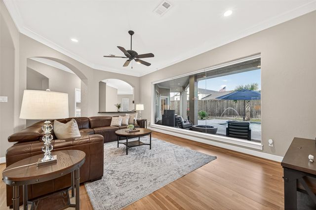 22 Stonegate Park Court, Spring, TX 77379