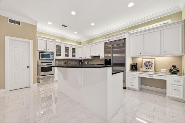 22 Stonegate Park Court, Spring, TX 77379