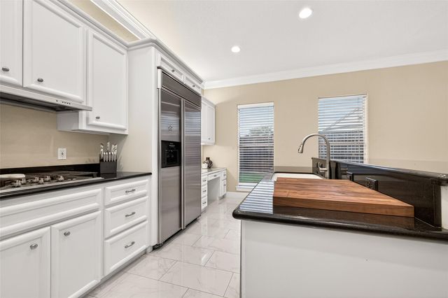 22 Stonegate Park Court, Spring, TX 77379