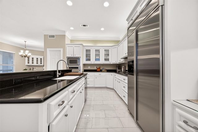 22 Stonegate Park Court, Spring, TX 77379
