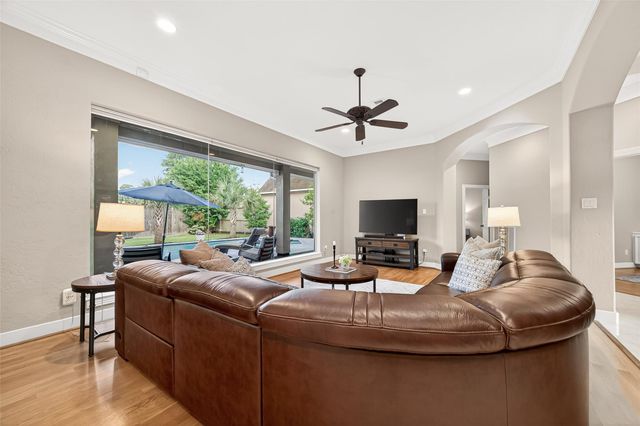 22 Stonegate Park Court, Spring, TX 77379