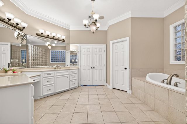 22 Stonegate Park Court, Spring, TX 77379