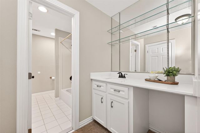 22 Stonegate Park Court, Spring, TX 77379