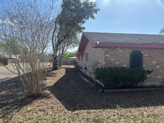1601 Andrea St, Alice, TX 78332