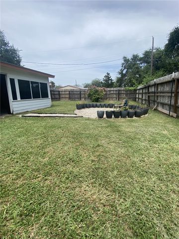 1601 Andrea St, Alice, TX 78332