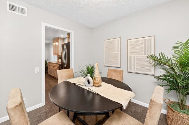 1059 Lakehurst Rd, Livermore, CA 94551