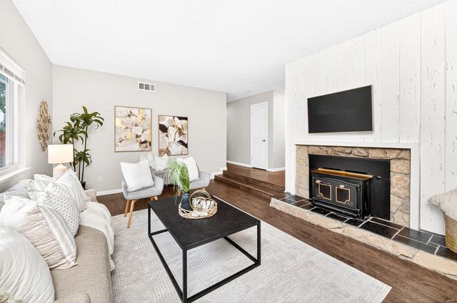 1059 Lakehurst Rd, Livermore, CA 94551