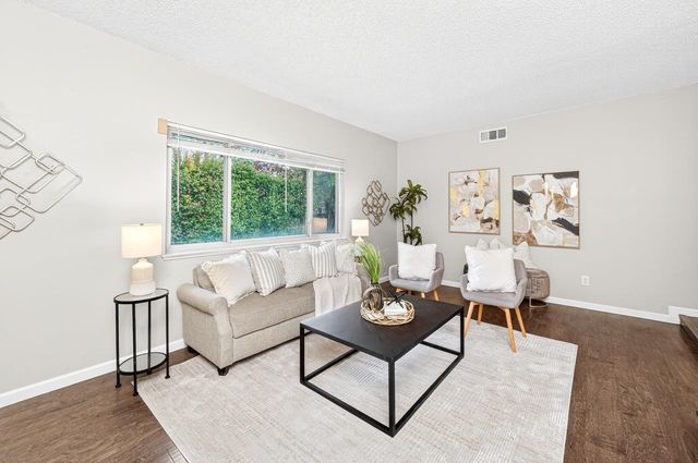 1059 Lakehurst Rd, Livermore, CA 94551