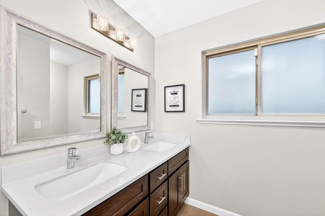 1059 Lakehurst Rd, Livermore, CA 94551