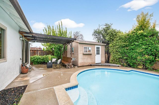 1059 Lakehurst Rd, Livermore, CA 94551