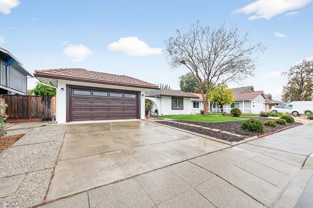 1059 Lakehurst Rd, Livermore, CA 94551