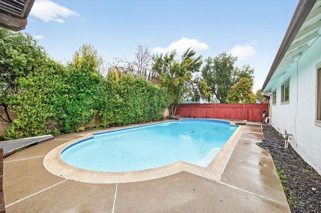 1059 Lakehurst Rd, Livermore, CA 94551