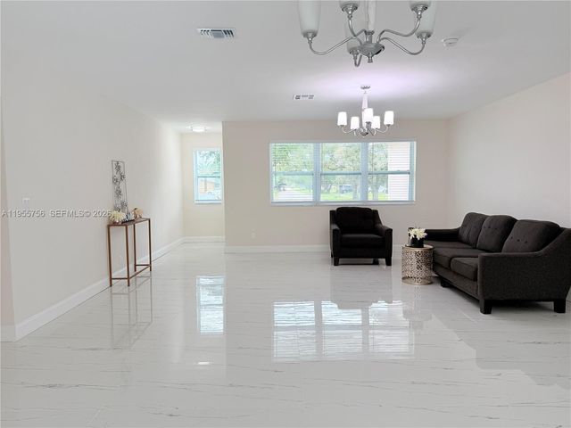 4241 Thomas St, Hollywood, FL 33021