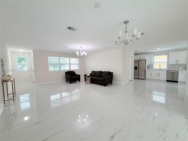 4241 Thomas St, Hollywood, FL 33021