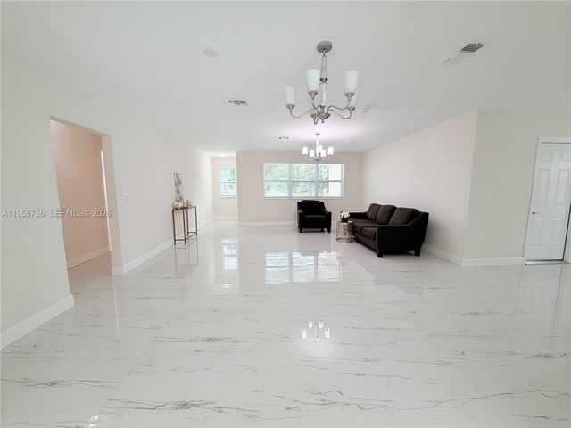 4241 Thomas St, Hollywood, FL 33021
