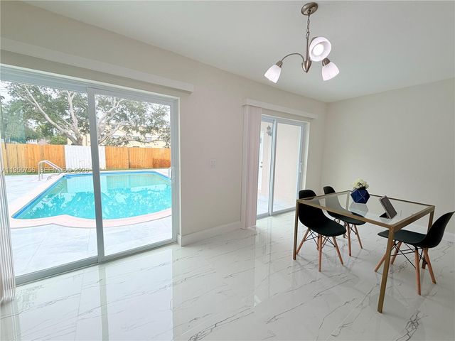 4241 Thomas St, Hollywood, FL 33021