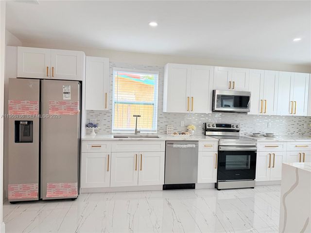 4241 Thomas St, Hollywood, FL 33021