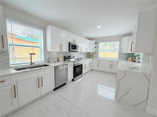 4241 Thomas St, Hollywood, FL 33021