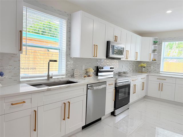 4241 Thomas St, Hollywood, FL 33021