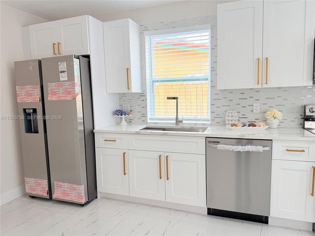 4241 Thomas St, Hollywood, FL 33021