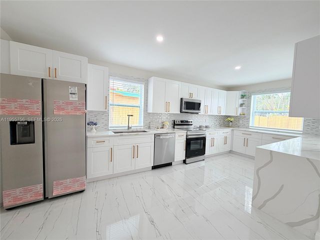 4241 Thomas St, Hollywood, FL 33021