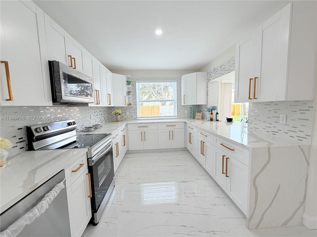 4241 Thomas St, Hollywood, FL 33021