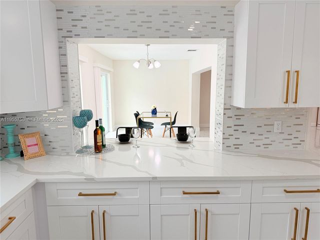 4241 Thomas St, Hollywood, FL 33021