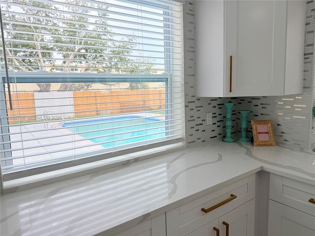 4241 Thomas St, Hollywood, FL 33021