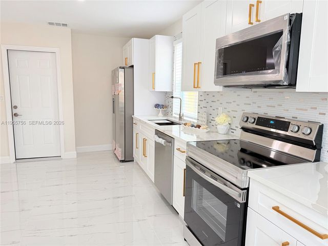 4241 Thomas St, Hollywood, FL 33021